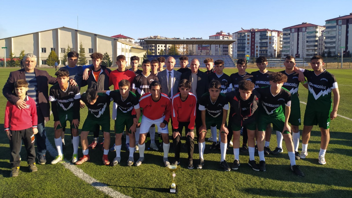 Okul Futbol Takımımız İlçe Liseler Arası Futbol Turnuvasında 2. Oldu 
